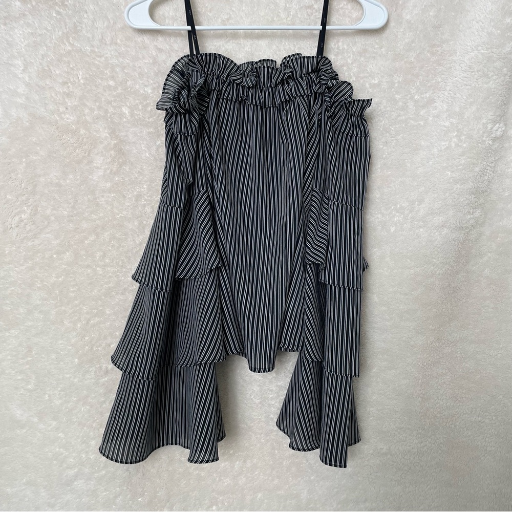 J.O.A. Tiered Ruffled Off-Shoulder Top - Picture 2 of 5